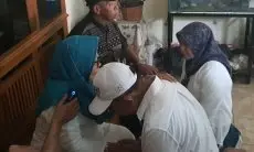 Dikdik S Nugrahawan Sungkem Minta Doa Restu, Sang Ibu Pesan Hal Penting Ini Sebelum Daftar Pilwalkot Cimahi 2024