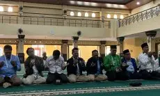Bertolak ke KPU, Ngatiyana-Adhitia Sempatkan Salat Sunnah Berjamaah di Masjid Agung Kota Cimahi