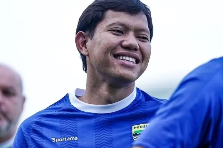 Ini Nomor Punggung Adam Alis di Persib Bandung