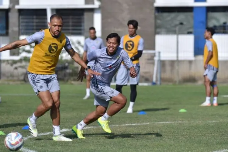 Pemain Lokal dan Pemain Asing Persib Diadu, Ini Hasilnya