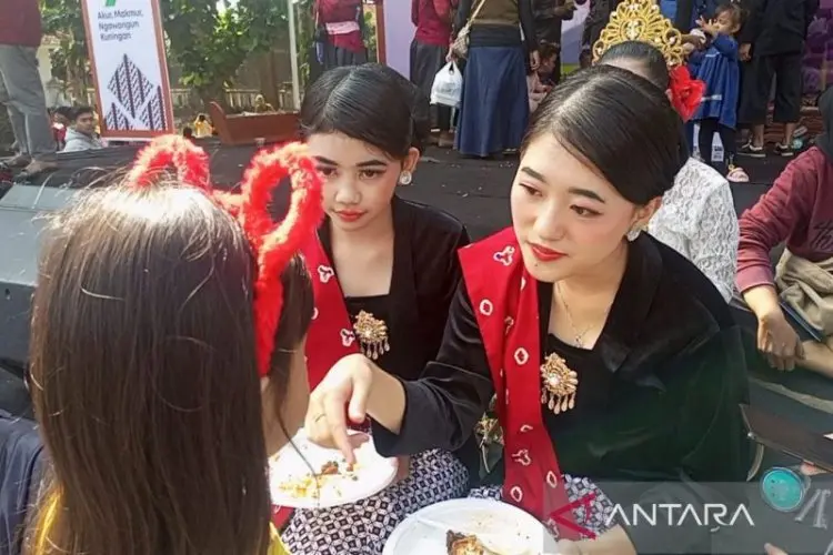 Melestarikan Tradisi “Babarit” di Hari Jadi ke-526 Kabupaten Kuningan