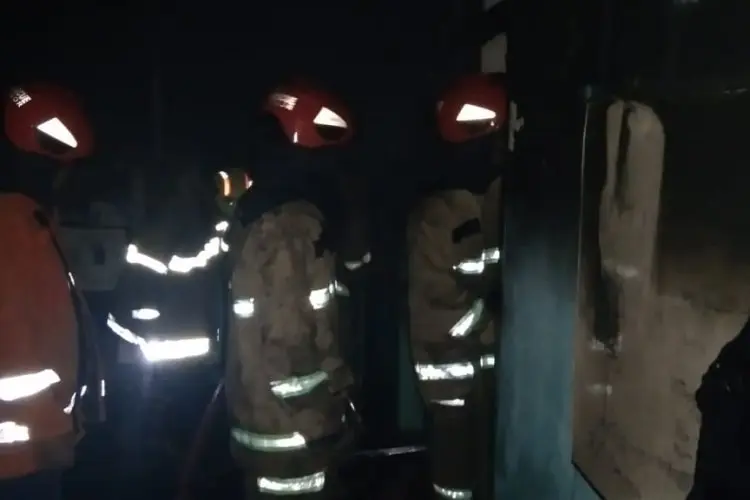 Diduga Konsleting Listrik, Satu Rumah Pondok Aren Terbakar
