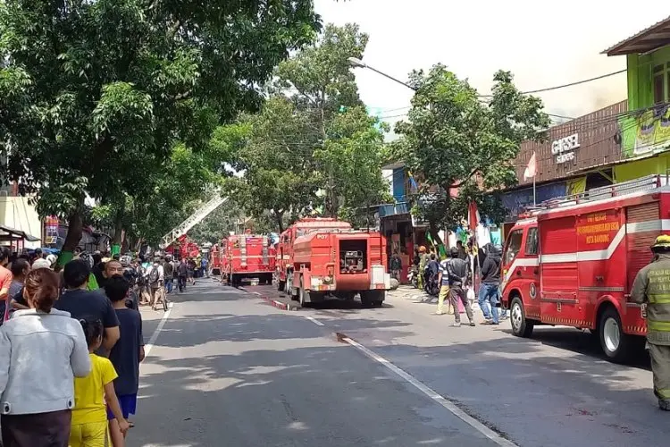 Kebakaran Gudang Tas dan Sepatu Cibaduyut, Diskar PB Kota Bandung Pastikan Tak Ada Korban Jiwa