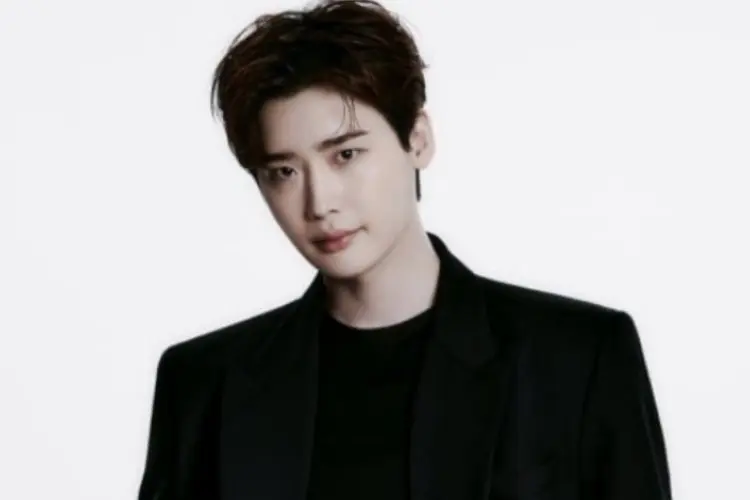Etos Kerja Lee Jong Suk Dinilai Buruk saat Batalkan Pekerjaan Bareng Kim Ji Won di Masa Lalu