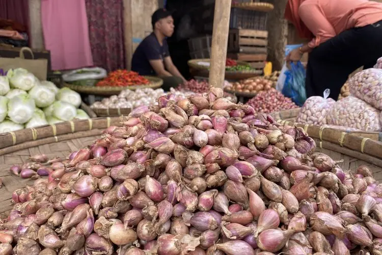 Harga Cabai Rawit Merah di Kota Bandung Naik, Harga Bawang Merah Turun 