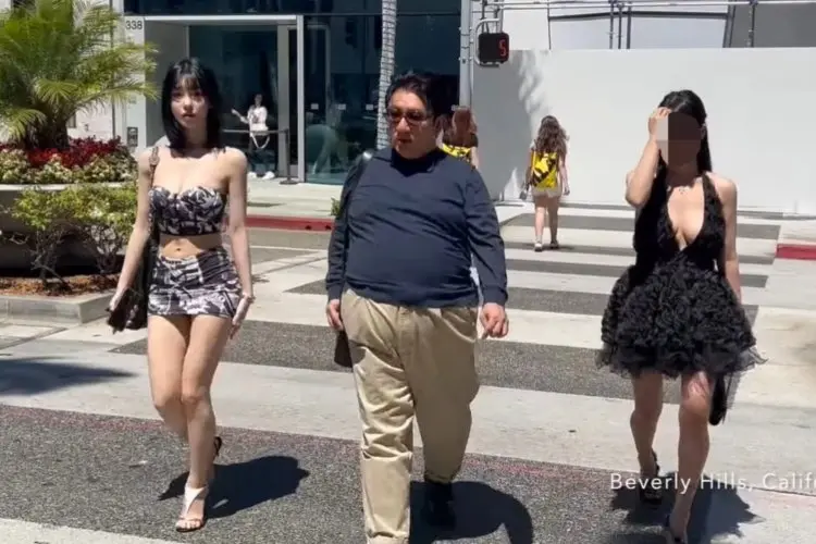 Pendiri HYBE Bang Si Hyuk Terlihat Jalan-jalan di AS dengan Ani-ani??