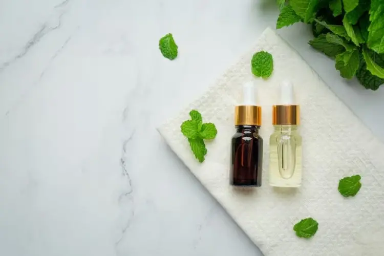 6 Tips Menghilangkan Lingkatan Hitam di Mata dengan Minyak Peppermint