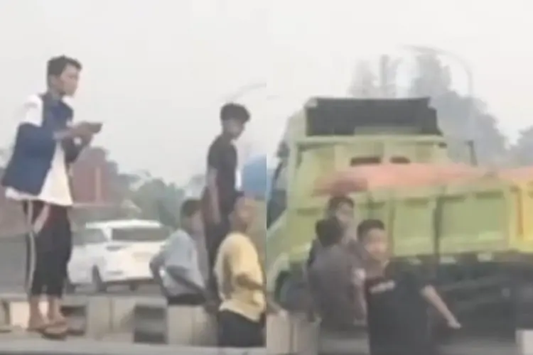 Bikin Resah, Sekelompok Anak Diam di Pinggir Tol Demi Tunggu Suara Klakson Telolet Bus