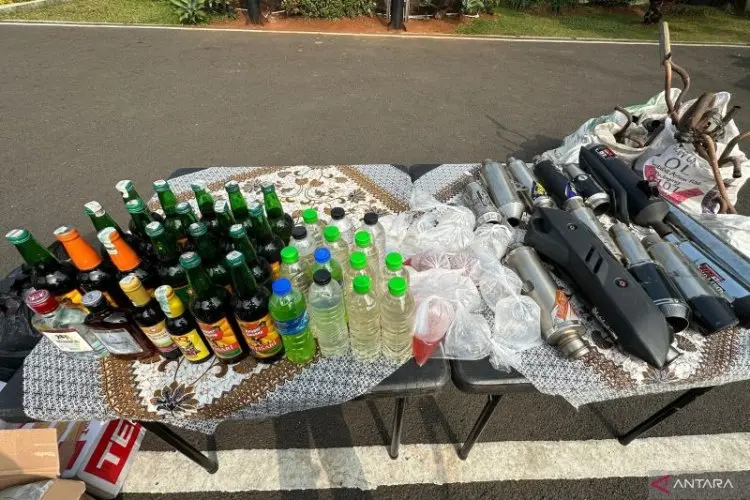 Ratusan Botol Miras dan Knalpot Brong Diamankan Polres Cianjur