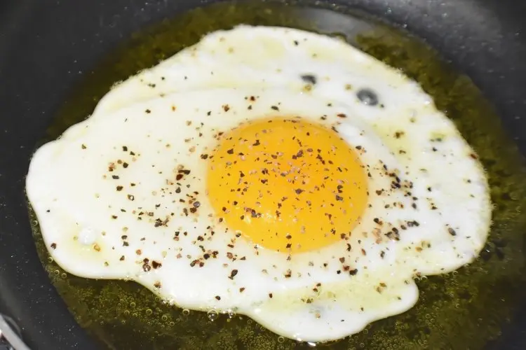 Telur Mata Sapi Anti Ribet: 3 Trik Jitu Bikin Minyak Goreng Nggak Lagi Berbusa dan Mengalir Kemana-mana, Dijamin Hasilnya Sempurna!