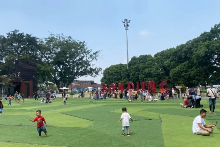 Taman Lansia Rampung, Alun-Alun Bandung dan Babakan Siliwangi Target Selesai Desember