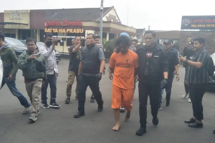 Dibakar Api Cemburu, Seorang Suami Bunuh dan Bungkus Jasad Istri dengan Plastik dan Selimut