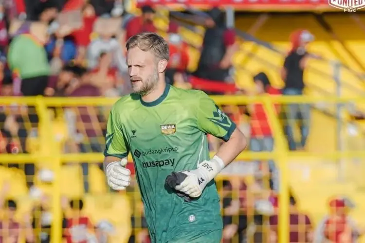 Kiper Dewa United Sonny Stevens Menantikan Pertandingan Melawan Persib Bandung