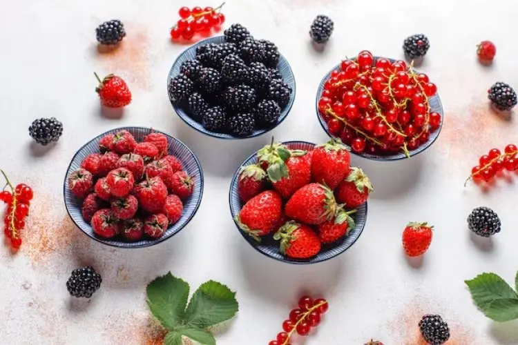 8 Cara Memanfaatkan Buah Beri Sebagai Perawatan Kulit untuk Wajah Berseri