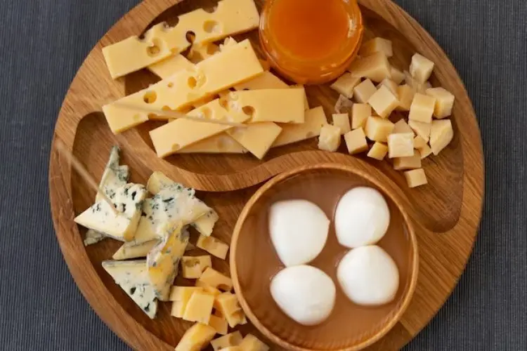 Rahasia Membuat Keju Mozzarella Homemade Super Melar dengan Susu UHT yang Tahan Lama