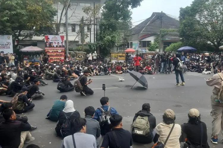 Mahasiswa Bandung Bergerak, Rezim Ini Antidemokrasi, Lawan!