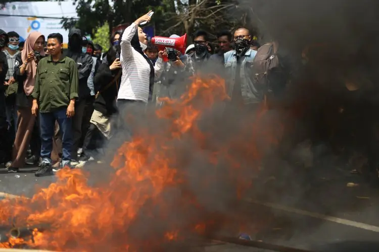 FOTO: Aksi Tolak Revisi UU Pilkada Di Bandung