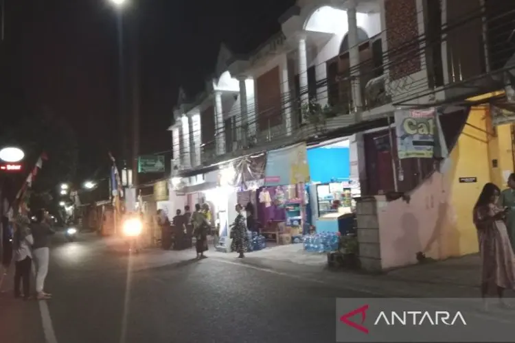 Gempa 5,8 Magnitudo Landa Yogyakarta, Warga Berhamburan ke Luar Rumah