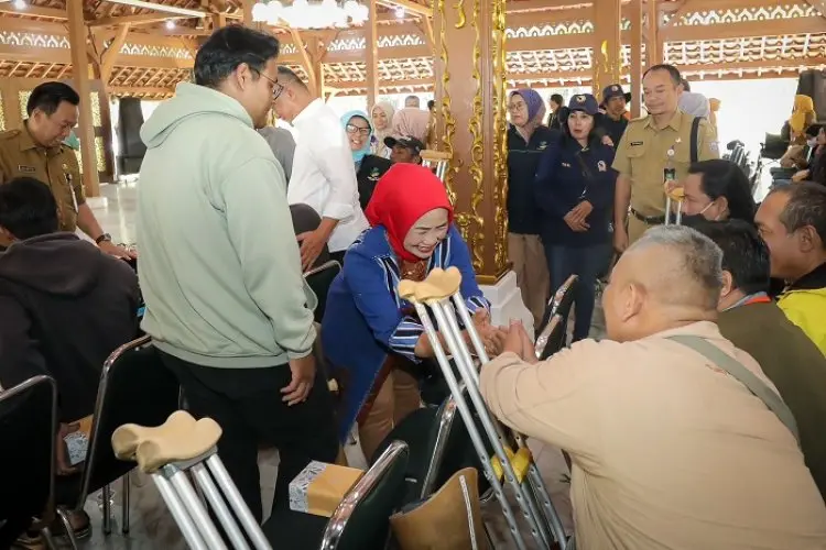 Pemkot Bandung, PT Angkasa Pura dan Kick Andy Foundation Bagikan Kaki Palsu