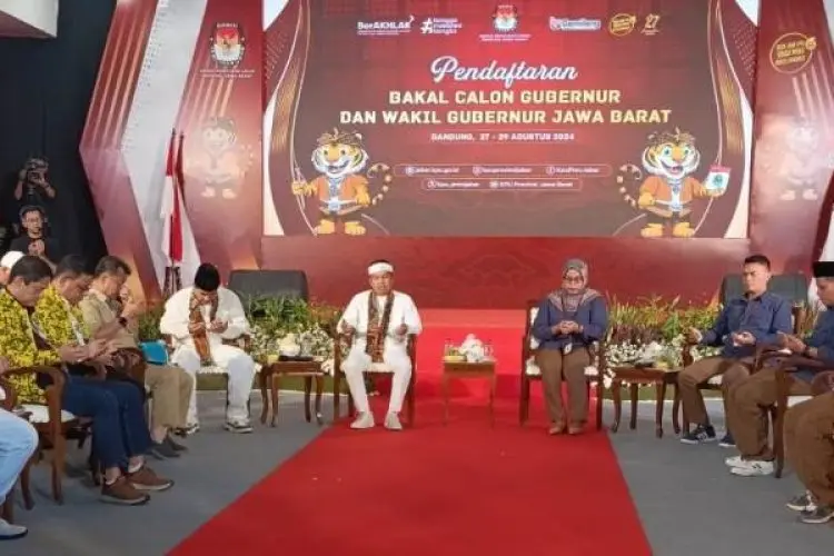 Dedi Mulyadi-Erwan Setiawan Tiba di KPU Jabar, Pasangan Pertama Mendaftar Peserta Pilgub Jabar 2024