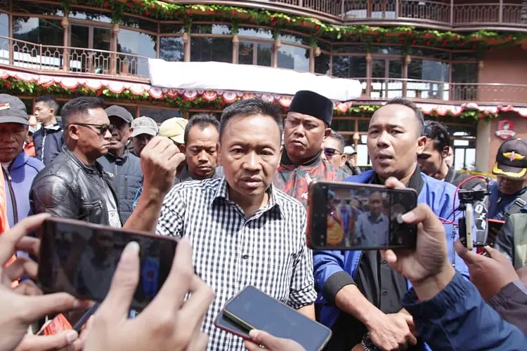 Resto Asep Stroberi Selamat Saat Bangunan Mereka Dibongkar Satpol PP,  Pedagang: Kami Masih Punya Agama dan Hati
