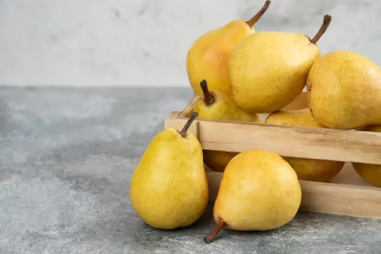 8 Manfaat Buah Pir untuk Kesehatan dan Cocok Jadi Bagian Diet Sehat