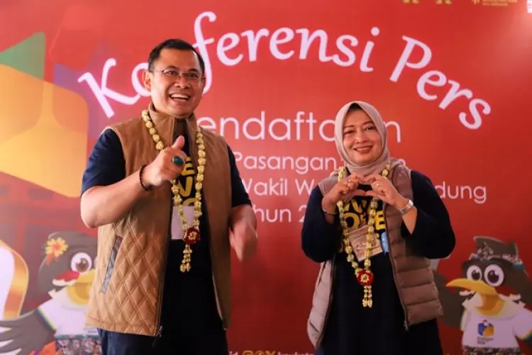 FOTO: Pasangan Arfi Rafnialdi-Yena Iskandar Masoem Daftar Pilwalkot Bandung 2024