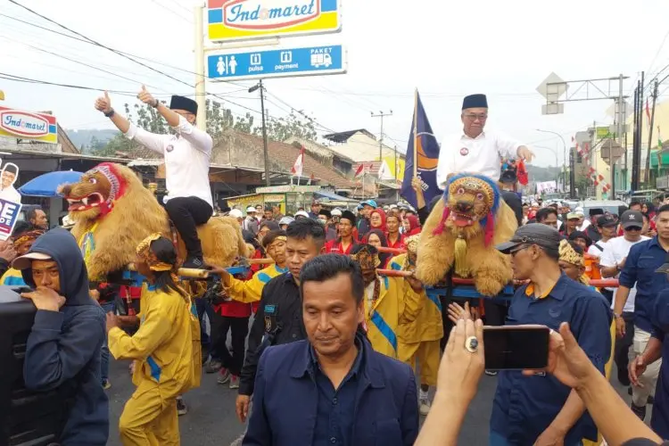 Jadi Pasangan Terakhir yang Daftar ke KPU KBB, Hengki-Ade Senang dengan Hadirnya Kontestan Artis Lainnya