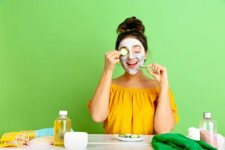 8 DIY Masker untuk Nutrisi Area Bawah Mata dan Cegah Kerutan
