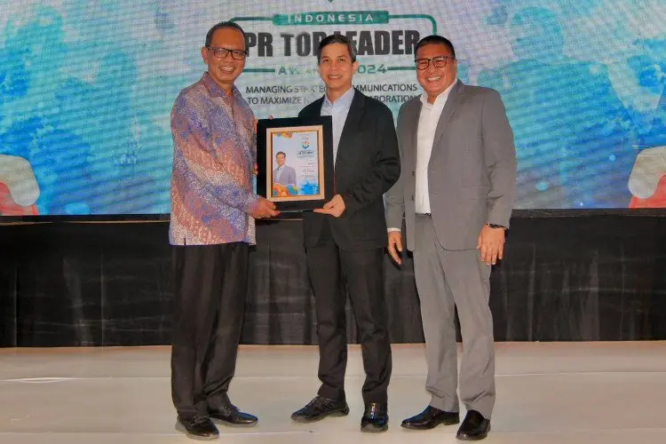 FOTO: Sekretaris Perusahaan Bank Muamalat Raih Top Public Relations Leader 2024