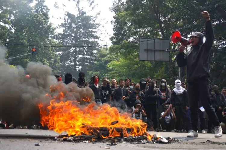 FOTO: Aksi Tolak Revisi UU Pilkada Di Bandung