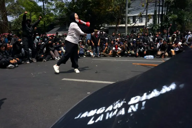 FOTO: Aksi Tolak Revisi UU Pilkada Di Bandung