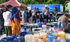 Polres Kuningan Distribusikan 8.000 Liter Air bagi Warga Terdampak Kekeringan