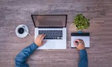 Mata Lelah? Jangan Sampai! 5 Jurus Ampuh Jaga Kesehatan Mata Saat Nge-Laptop Seharian
