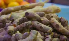 Asam Lambung Menyerang? Jangan Panik! Kunyit Putih Solusi Alami yang untuk Perutmu, Lengkap dengan Resep Ramuannya