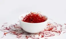 Manfaat Saffron: Rempah Emas yang Mempercantik dan Meningkatkan Kesehatan Anda