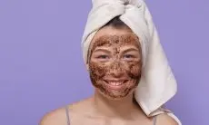 Kulit Halus dan Berseri: Tips Memilih Scrub Wajah yang Ideal