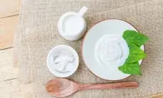 Cara Membuat Masker Rambut DIY Fenugreek dan Bawang Merah untuk Rambut Kuat dan Bebas Kerontokan
