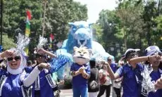 Tampilkan Icon Persib Bandung, Kesbangpol Kota Bandung Juara Pawai Kendaraan Hias Kategori OPD