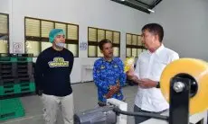 Bey Machmudin Terkesan Pengemasan Mi Wonhae Oleh Siswa SMK Negeri 1 Cibadak Sukabumi