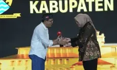 Gelontorkan Insentif Guru Ngaji Rp 109 Miliar, Bupati Dadang Supriatna Raih Penghargaan CNN Indonesia Award