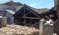 Gempa di Kertasari, Guru Evakuasi Anak-anak, Dua Anak Luka Akibat Pecahan Kaca Jendela Sekolah