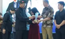 Gebyar Penyerahan Sertifikat Halal, Merek HAKI, TKDN IK, Kurasi dan Business Matching, Disdagin: Wujud Komitmen Bupati Bandung Tingkatkan Ekonomi Masyarakat