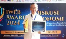 Dorong Pengembangan UMKM, JNE Bandung Raih Penghargaan IWEB Award 2024 