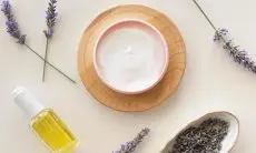Minyak Lavender dan Vitamin E: Solusi Alami untuk Rambut Lebat