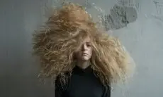 Cara Mengatasi Rambut Kusut di Musim Hujan, Tips dan Trik yang Efektif