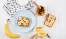 Masker Rambut Pisang dan Rami untuk Rambut Bebas Frizz di Musim Hujan