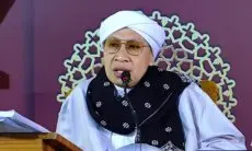 Viral Video Syur Guru dan Siswi, Buya Yahya Singgung Soal Kehati-hatian Saat Beri Sex Education Pada Anak
