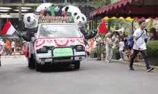 Parade Giant Panda di TSI Bogor Hibur Wisatawan