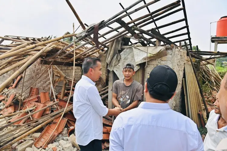 Tinjau Lokasi Bencana di Pamijahan Bogor, Bey Machmudin Imbau Warga Terus Waspada